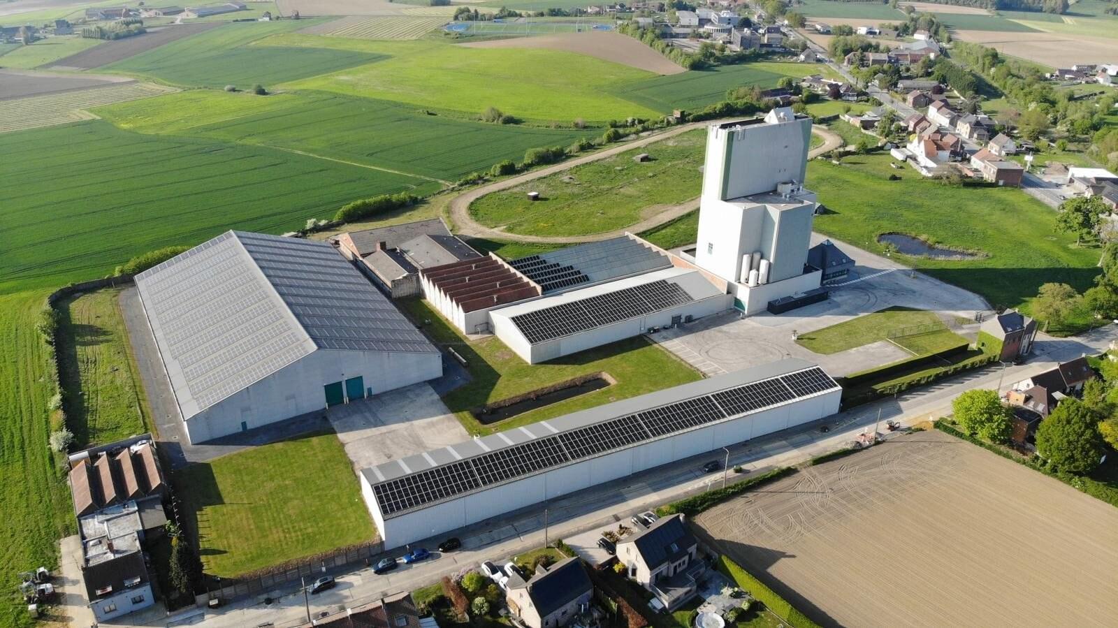 Luchtbeeld van een industriële site